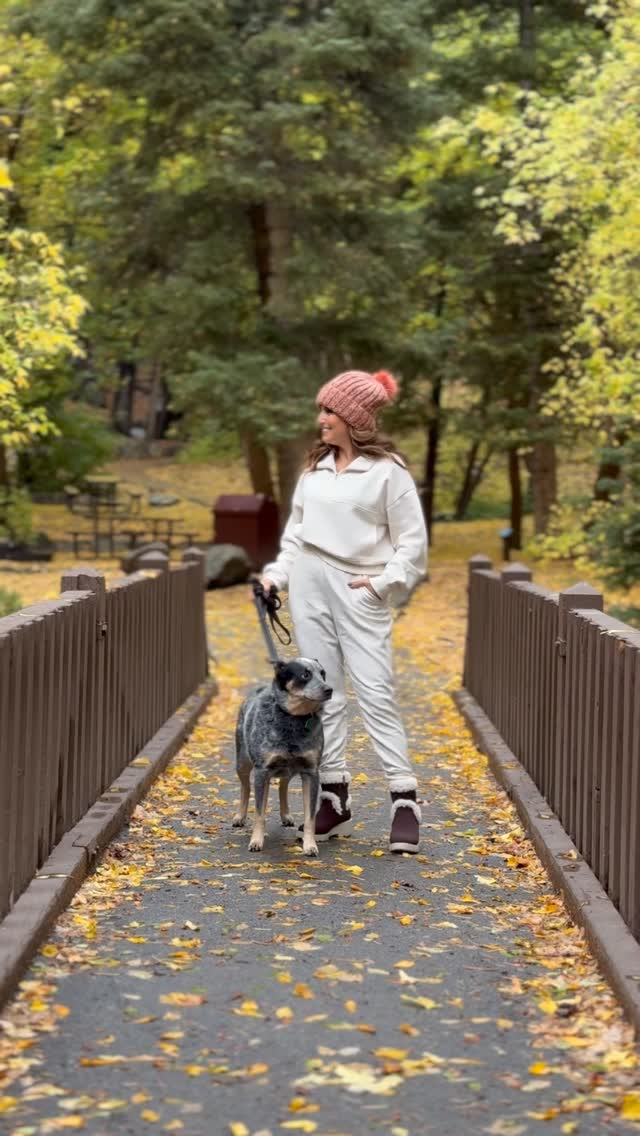 Instagram post by @cacauzinha1 for Underoutfit. Caption reads: [...] Bra and the Thigh Protectors from....