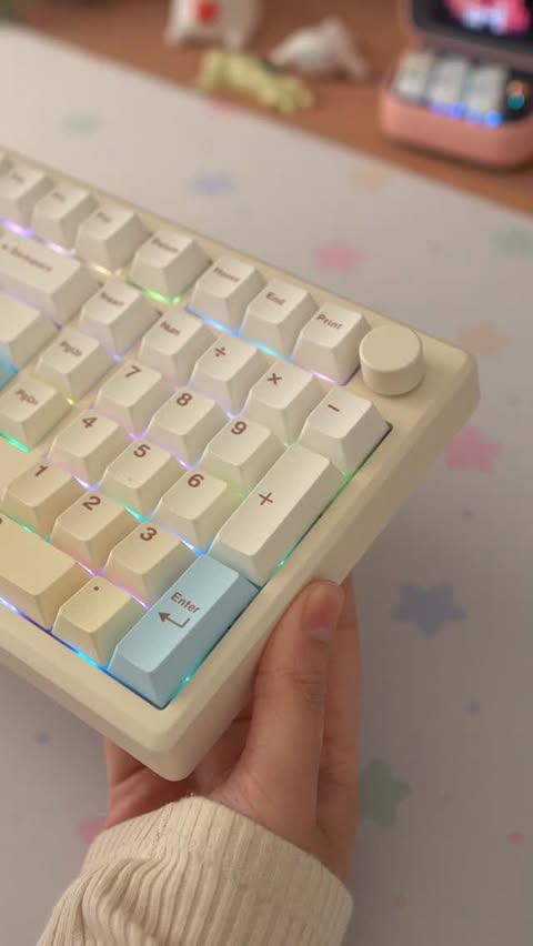 Instagram post by @rice.cloud for Epomaker. Caption reads: [...] keyboard was sent to me for free by....