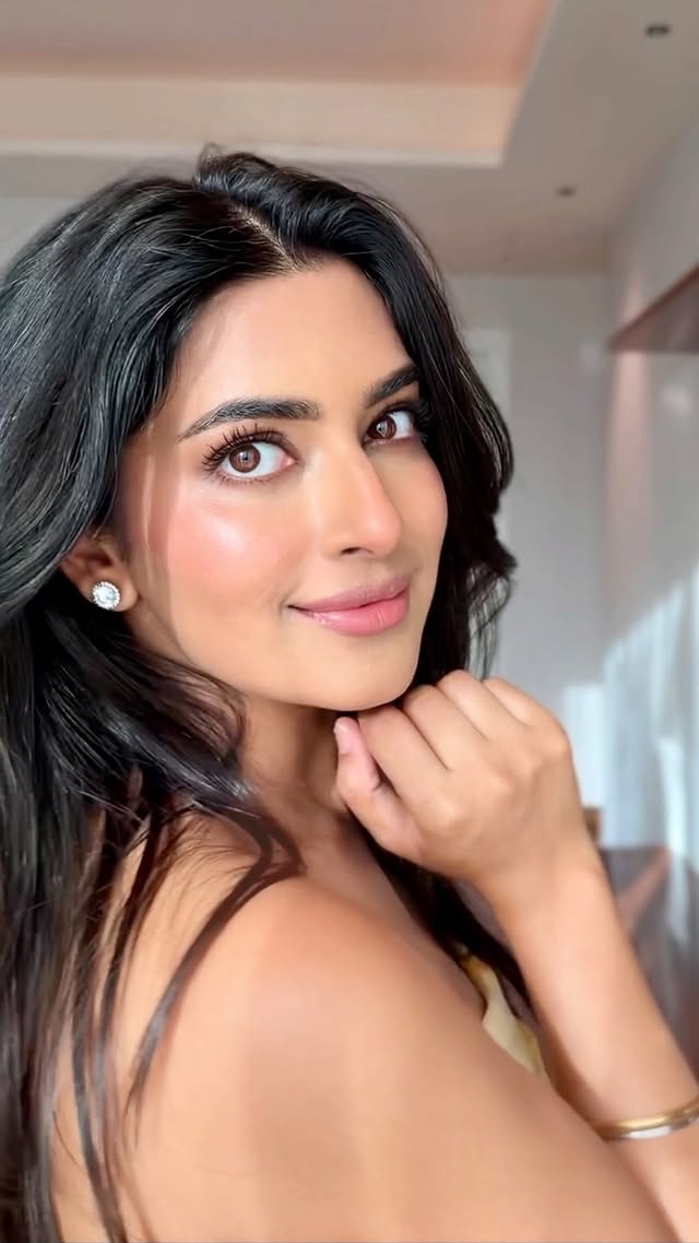Instagram post by @bhavdeep_kaur for Lovechild. Caption reads: Wore @lovechildbymasaba High Hopes Tubing Mascara,....