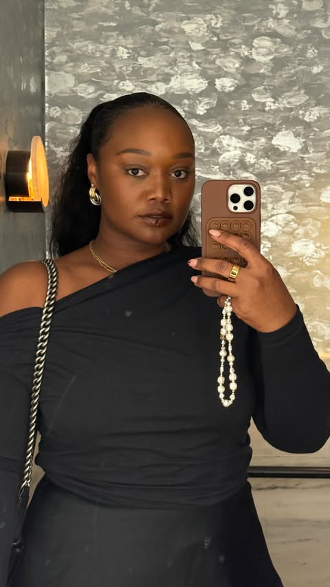 Instagram post by @s.andrsn for Naked Wardrobe. Caption reads: [...] me feeling myself a lil bit 💁🏾‍♀️✨....