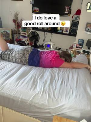 TikTok post by @m40vaf for Yorkshire Bedding. Caption reads: [...] #foryoudays #fittedbedsheets @Yorkshire....