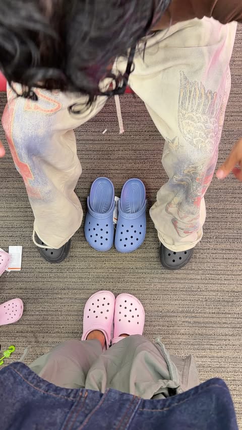 Instagram post by @fashmine for Famous Footwear. Caption reads: [...] family option, I’m buying it 😂⭐️....