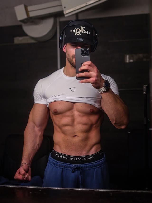 Instagram post by @joshuamaier_ for Esn. Caption reads: [...] day _______ @gymshark I code „maier“ @esncom....