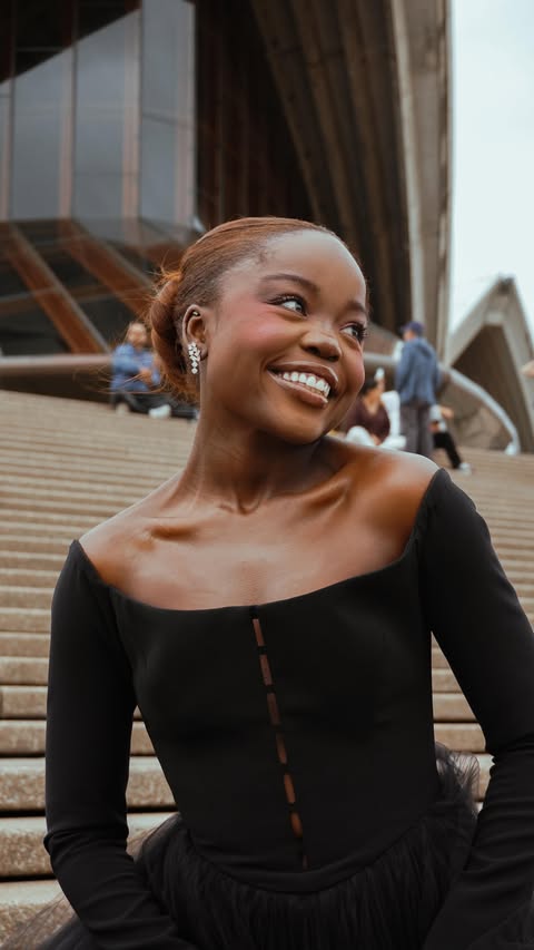 Instagram post by @tatendaluna for Dolce&Gabbana. Caption reads: [...] getting ready for the evening is....