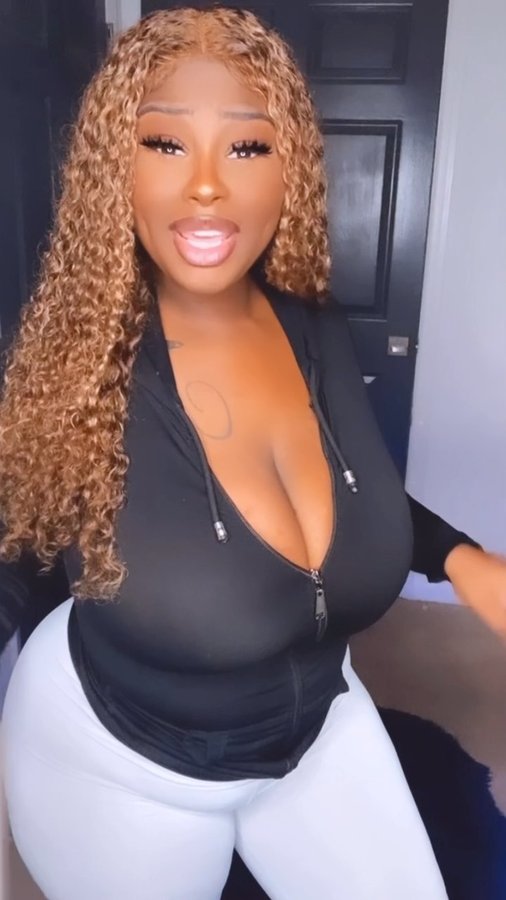 Instagram post by @lalaalyse for eswbeauty. Caption reads: #ad #eswbeauty #eswbeautyofficial #eswbeautymask....