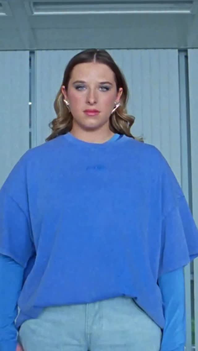 Instagram post by @snepmusique for Sony Music. Caption reads: Platine pour 𝙃𝙚́𝙡𝙚́ d’Helena ! 💿.