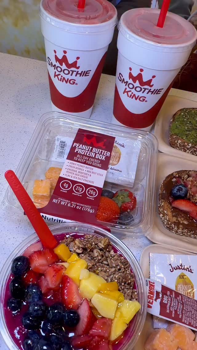 Instagram post by @servinglooksatl for Smoothie King. Caption reads: I just got the inside scoop on Smoothie King’s new....