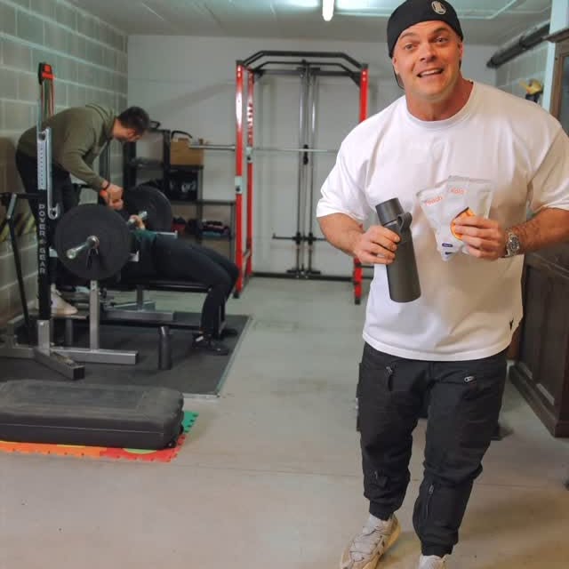 Instagram post by @danny_lazzarin for air up®. Caption reads: Alla scoperta delle home gym italiane 😍 @airup....