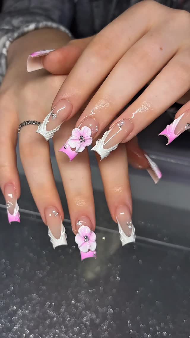 Instagram post by @baddiieebnails for VBeautyPure. Caption reads: [...] you guys 😆😆 products from @vbeautypure....