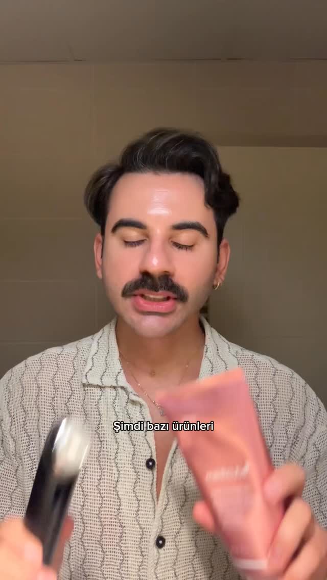 Instagram post by @skincarejohn for Medihealus. Caption reads: Yorumladığım ürünler. Arada böyle hızlı ve özet....