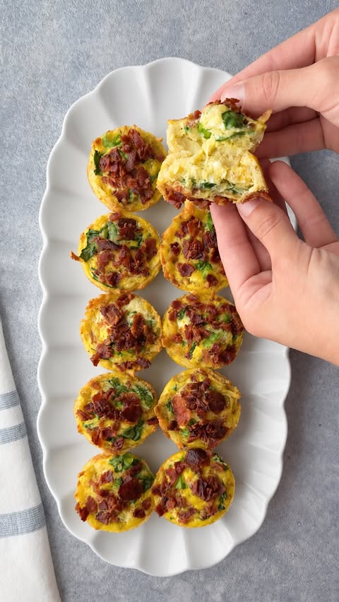 Instagram post by @mombunsandcaffeine for Eggland's Best. Caption reads: [...] veggie, and cheese filling. I use....