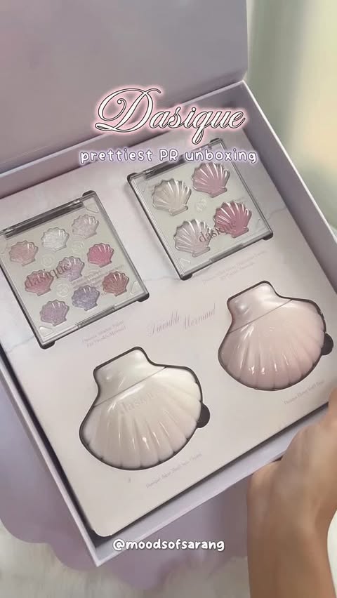 Instagram post by @moodsofsarang for Dasique USA. Caption reads: Mermaid Makeup PR Unboxing ✨ Won the giveaway by....