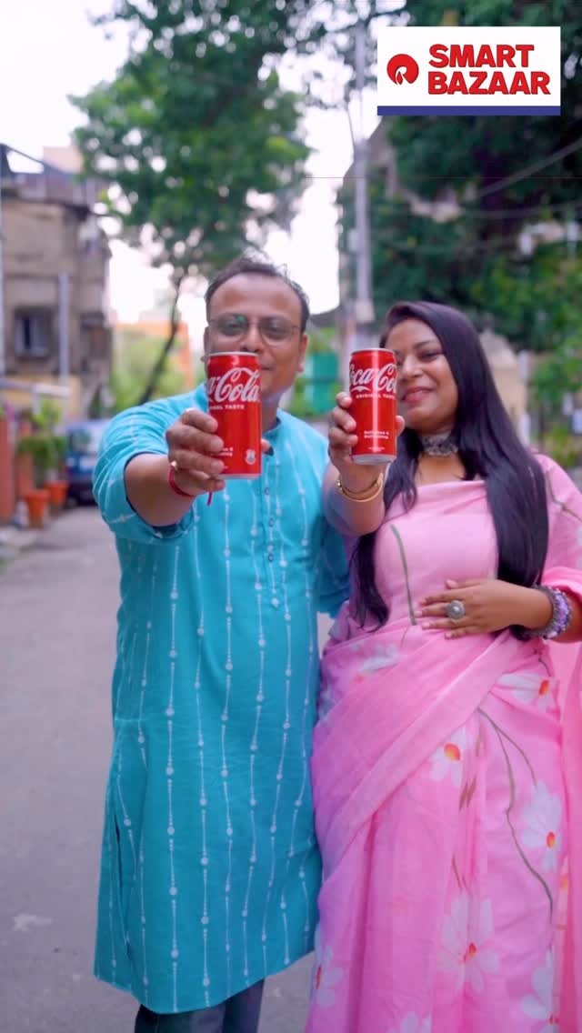 Instagram post by @_foodexploring for SMART Bazaar. Caption reads: ✨ Uni khuje beray best deals, aar ami khuje beray....