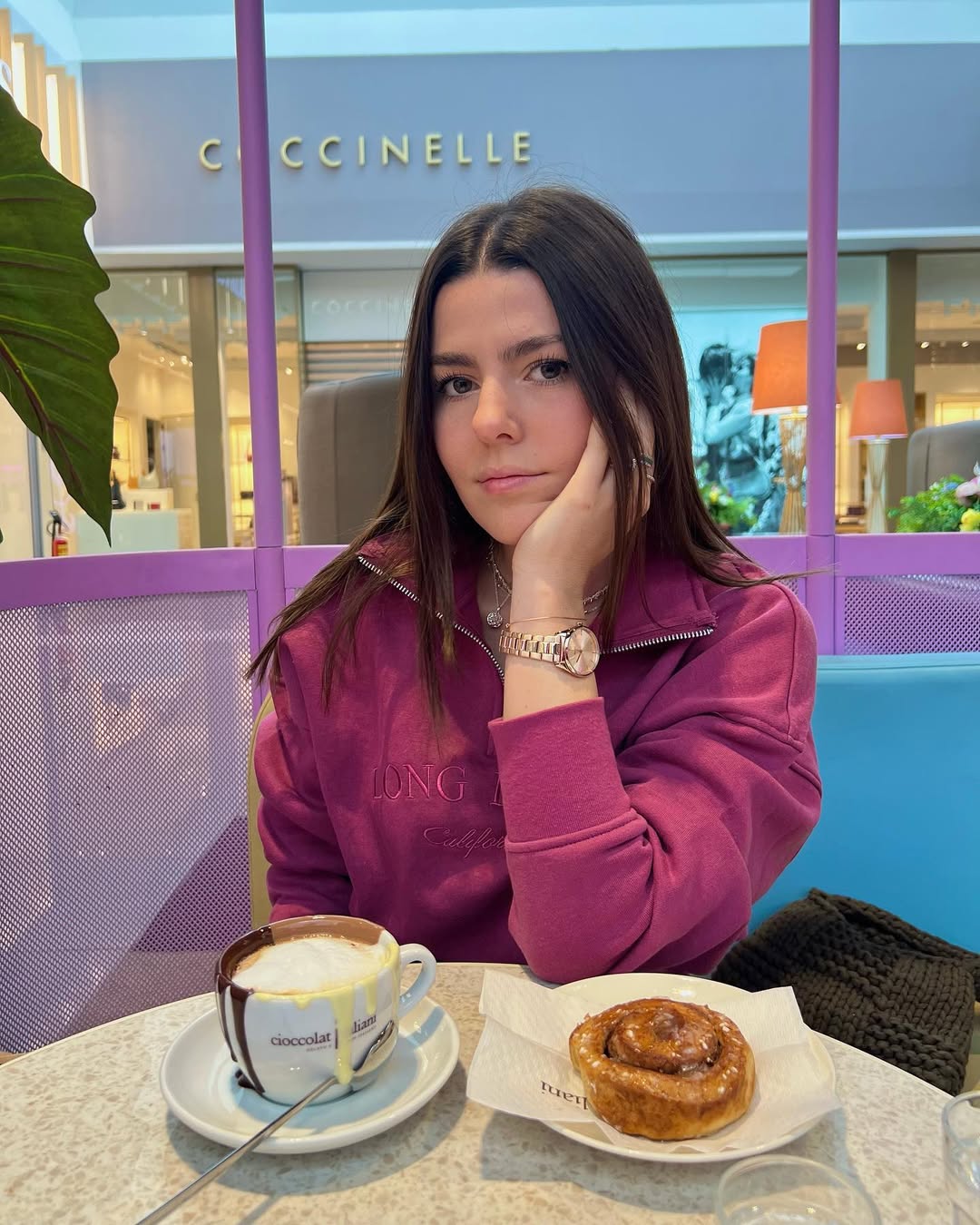 Instagram post by @pamela.paolini for Cluse. Caption reads: Mezza addormentata mentre faccio colazione e provo....
