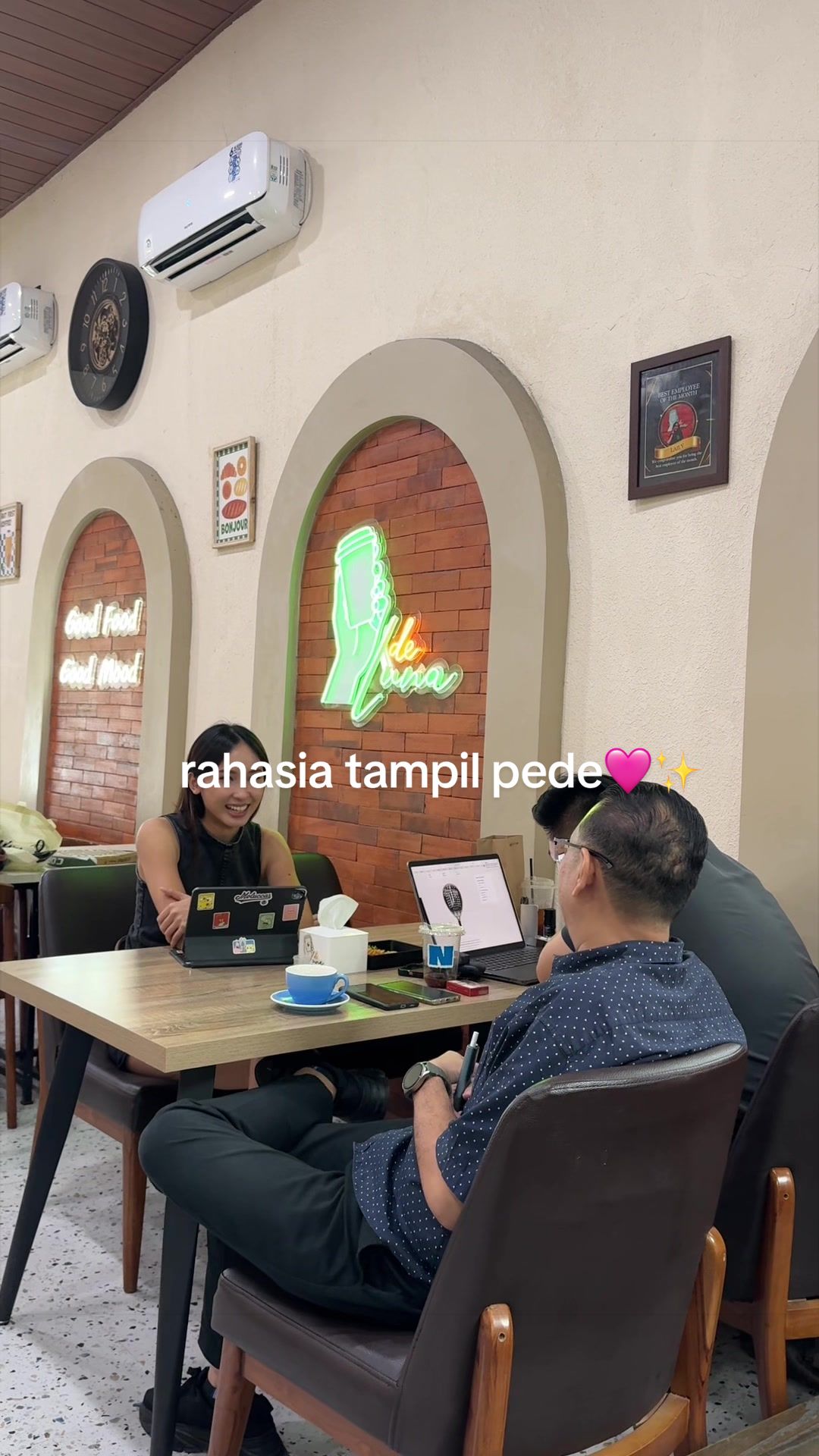 TikTok post by @valouisia for Metoo Beauty. Caption reads: @Metoo Beauty Pernah ngerasa penampilan udah 10/10....