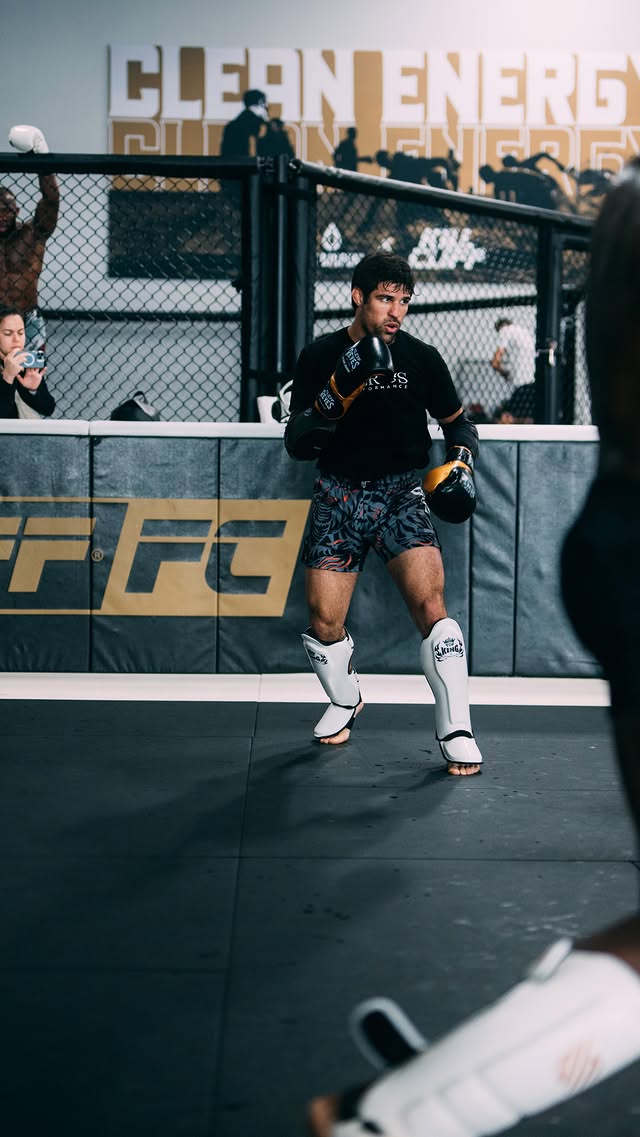 Instagram post by @luquevicente for Kineon. Caption reads: As part of the Kineon Pay It Forward initiative,....