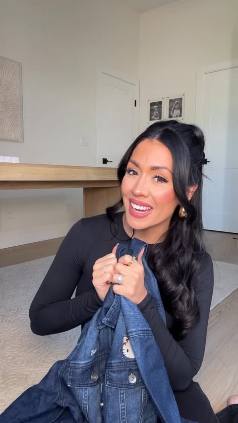 Instagram post by @nickyschmaderer_fit for Hello Kitty. Caption reads: [...] gift for your girly, check out this....