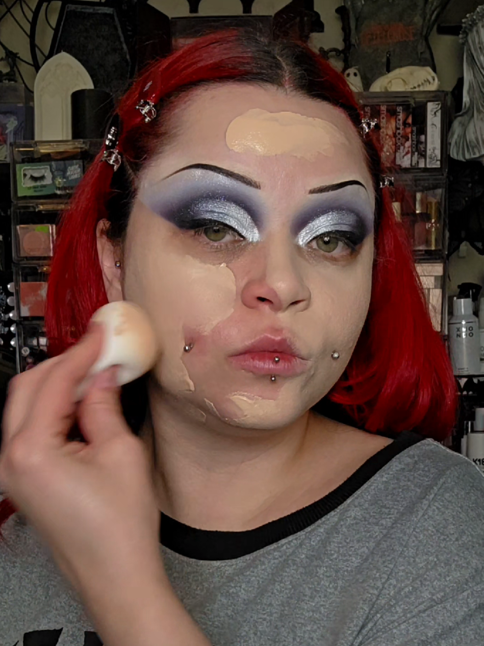 TikTok post by @sydneynicoleaddams for beautyblender. Caption reads: [...] ✨️ @meltcosmetics Clown Gel Liner ✨️....