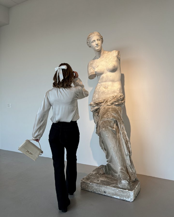 Instagram post by @camilla.brondsholm for Intelligent Change. Caption reads: Just checking in 🤍🫶🏻🕊️☁️ How are you feeling....