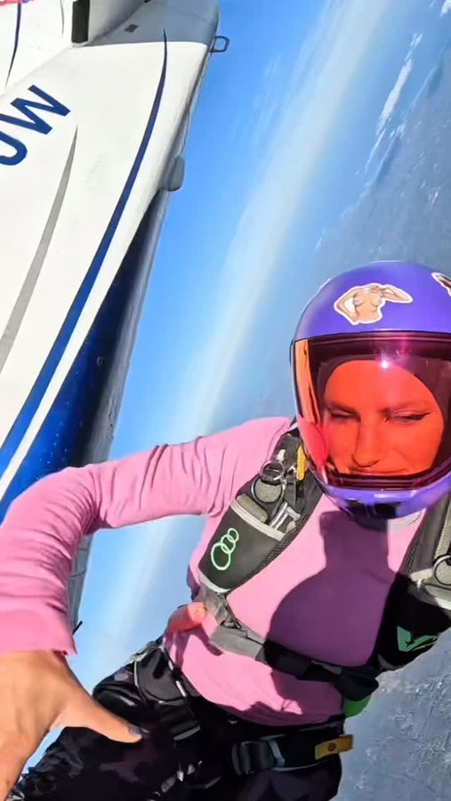 Instagram post by @onethirtythicc for Constantly Varied Gear. Caption reads: Bottoms:
CVGs fleece lined leggings from last year....