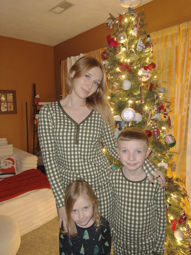 Instagram post by @allisynmichelle for Kyte Baby. Caption reads: December so far 🎄❤️☃️💚❄️.