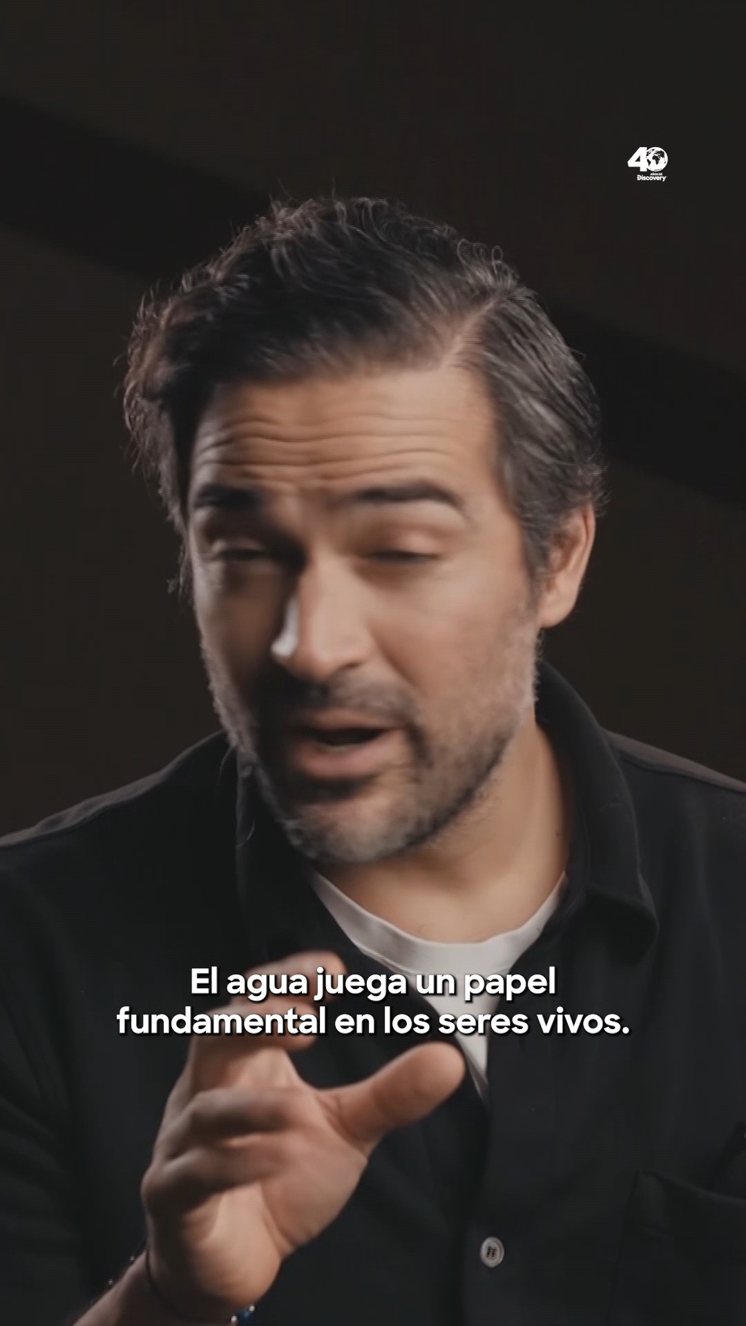 Instagram post by @ponchohd for Discovery. Caption reads: Luego de explorar los océanos y los pastizales, es....