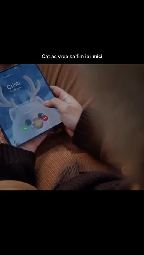 Instagram post by @raresmaris for Samsung Romania. Caption reads: Cadoul meu pentru voi de Craciun plus o idee de....