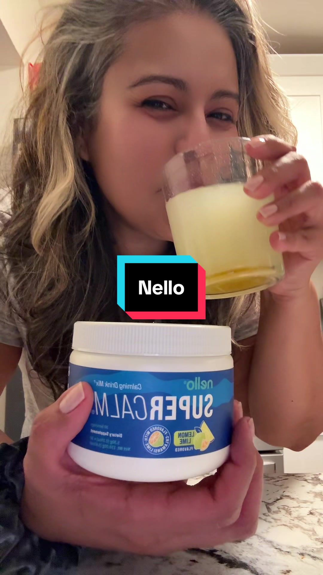 TikTok post by @vero.lioness for drinknello. Caption reads: Busquen el original @Drink Nello....