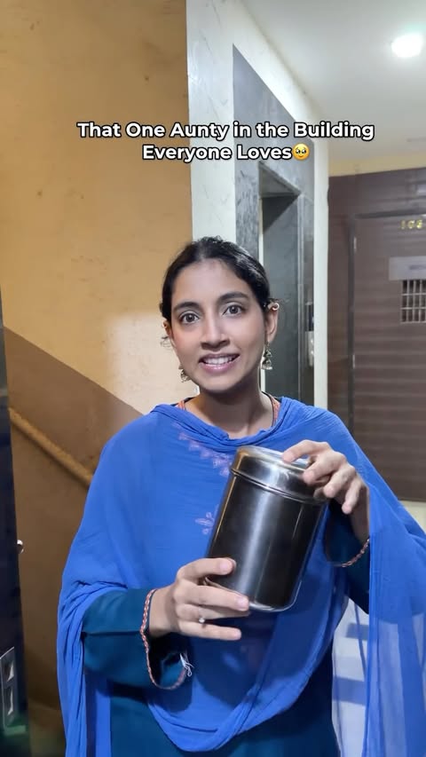 Instagram post by @niswoman for Atomberg Technologies. Caption reads: Woh ek aunty jo sabse pyaari hoti hai, ekdum mummy....