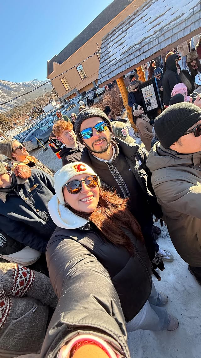 Instagram post by @happylacari for Davidstea. Caption reads: [...] with me 🌸❤️ ~ My partner is always....