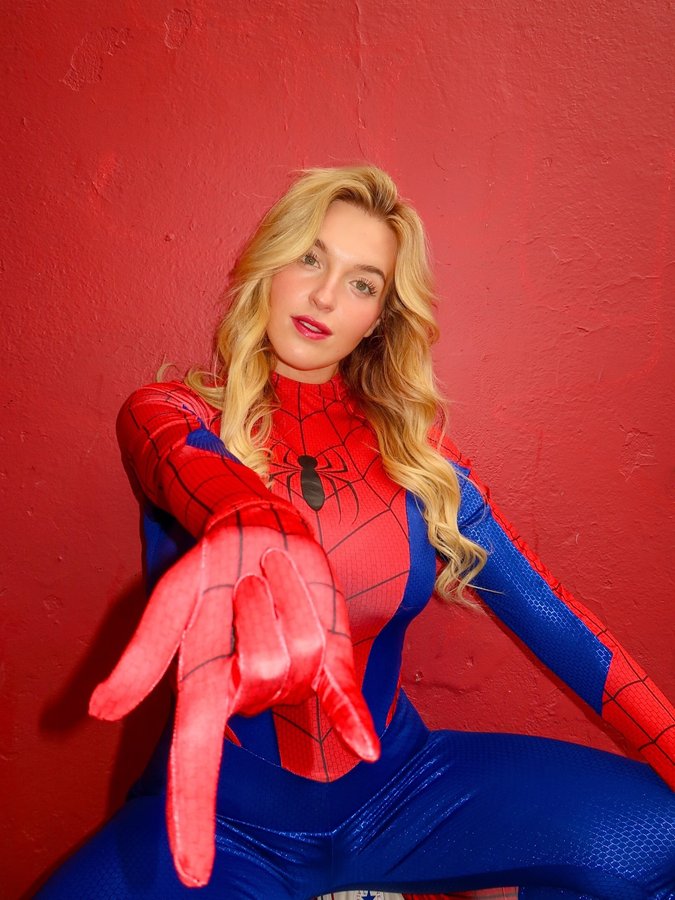 Instagram post by @chloelaverson for Spirit Halloween. Caption reads: spidey sense >> common sense 🕷️🕸️❤️🏙️

Day 4/31....