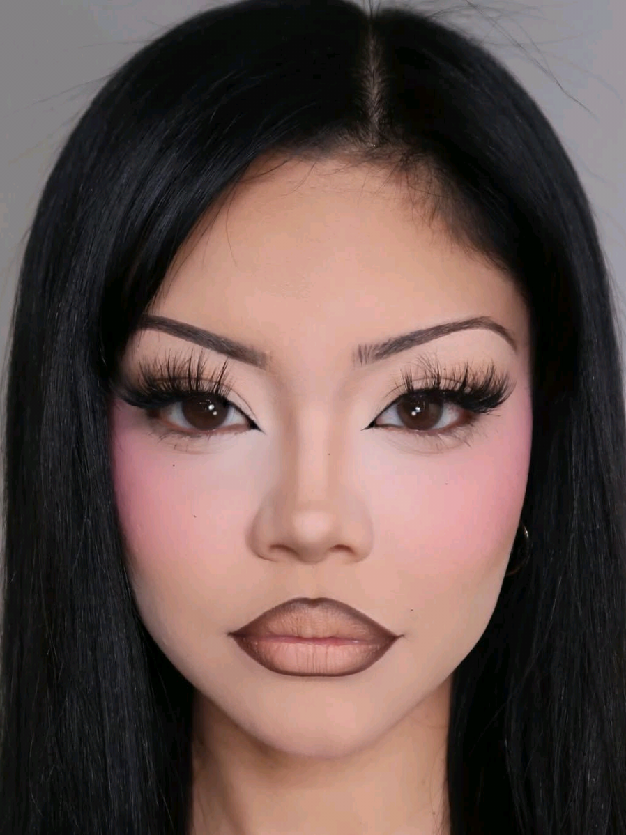 TikTok post by @brittbratstyles for Laura Mercier. Caption reads: Birthday Makeup Inspo #birthdaymakeup....