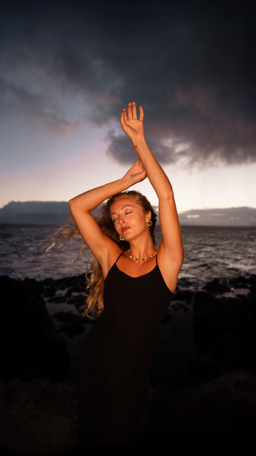 Instagram post by @seekingthenow for Lume Cube. Caption reads: Using the @lumecube Ring Light Pro to create....