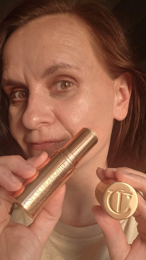 Instagram post by @ag_sa84 for Influenster. Caption reads: [...] ingredients, 100% unreal glow💫 @influenster....