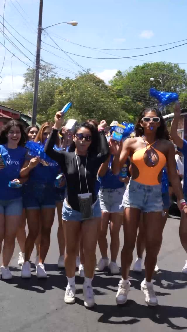 Instagram post by @lamordidapa for Tampax. Caption reads: Último día con nuestro juego de preguntas de....