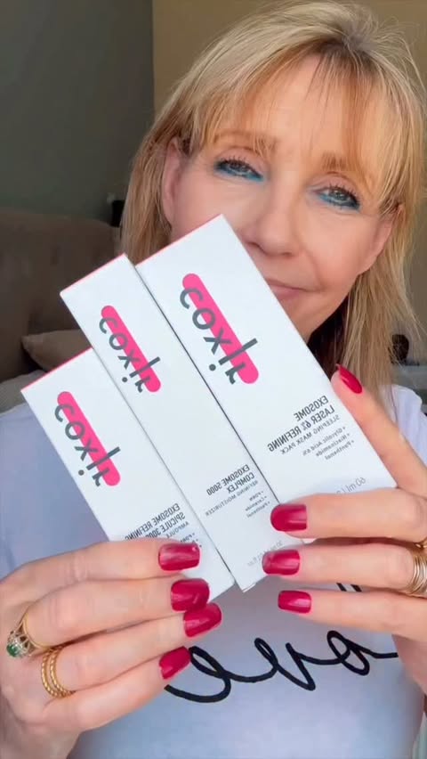 Instagram post by @suzi_m03 for Coxir Official. Caption reads: 🖤🩷 Coxir Exosome Range – Total Skin Game‑Changer....