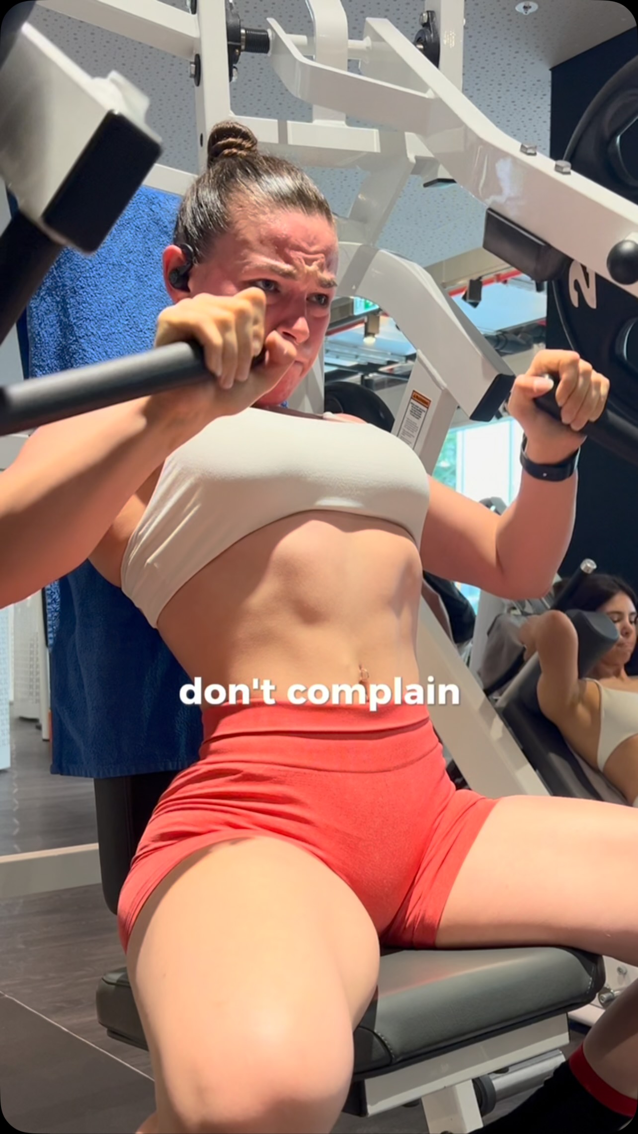 Instagram post by @pumpingnina for Optive Sportswear. Caption reads: [...] das?👀

_________
*Anzeige
Outfit:....