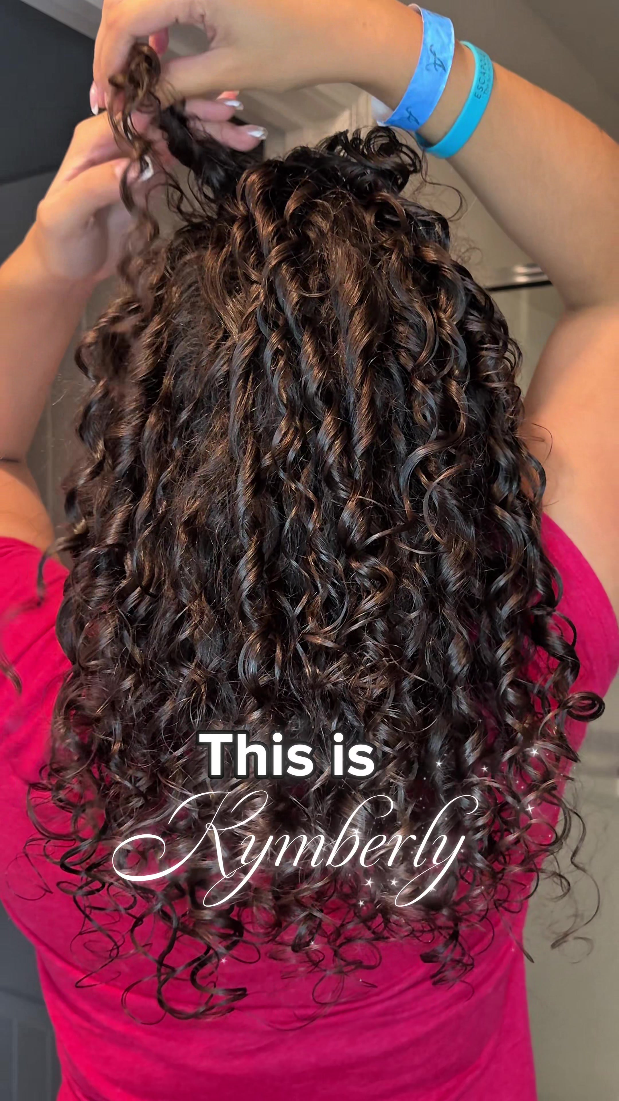 TikTok post by @curlswithkymberly for Marc Anthony Türkiye. Caption reads: One collection, endless curl combos ✨ Watch me....