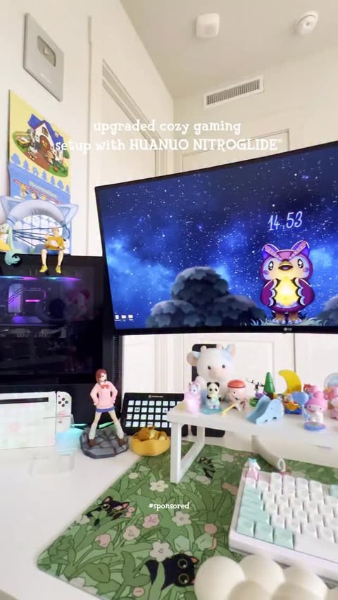 Instagram post by @newhurizons for HUANUO. Caption reads: Upgrade your setup with the ergonomic HUANUO....