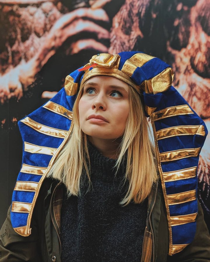 Instagram post by @lexcanroar for Saatchi Gallery. Caption reads: [#ad] Recently paid a visit to the....