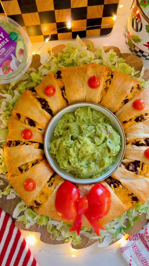Instagram post by @lifebyleanna for Good Foods. Caption reads: Okay but how cute is this taco wreath?! 🌮🎄
The....