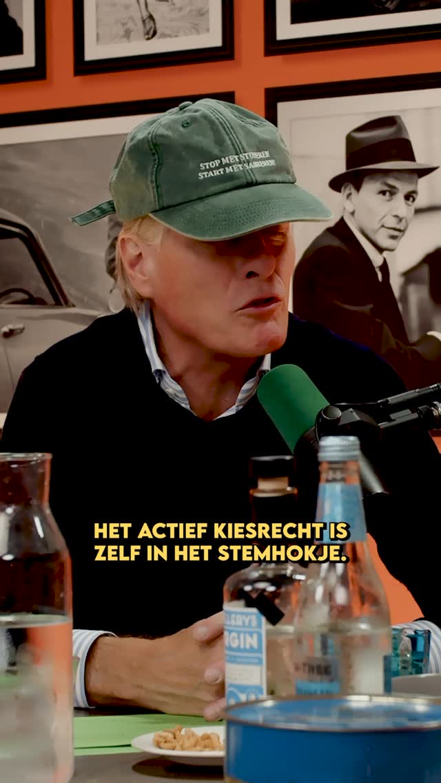 Instagram post by @desnobcast for Podimo. Caption reads: Stemmen snobwaardig?.