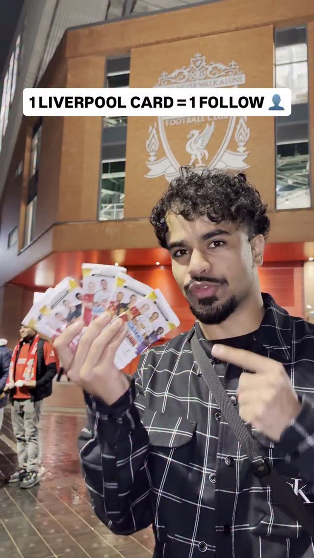 Instagram post by @vipersporttv for Topps. Caption reads: Make sure to comment so I can follow you! 🤝....