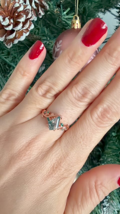 Instagram post by @organicamerican_ for Mollyjewelryus. Caption reads: [...] KOL15
Shop now:....