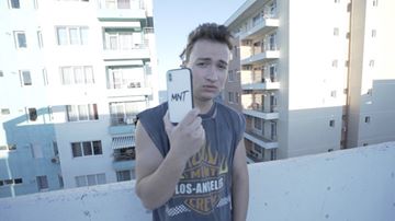 Instagram post by @mnt_vlad for Mobilfox. Caption reads: [...] pt divertisment🤣 13 septembrie,....