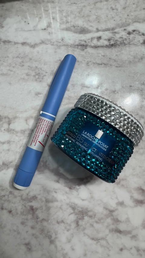 Instagram post by an influencer for La Roche-Posay USA. Caption reads: [...] while your skin adjusts. @larocheposayusa....