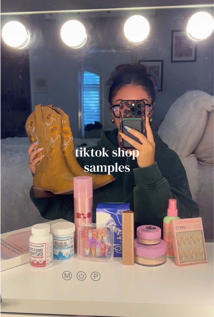 TikTok post by @lorena.sills for Candorlov US. Caption reads: [...] Beauty @HOODINK @Physician’s Choice....