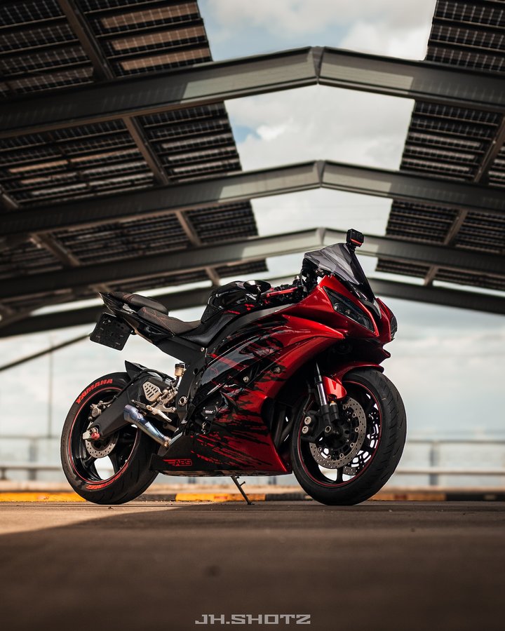 Instagram post by @donnaschins for ABS Fairings. Caption reads: [...] 🫶🏻 @cardosystems (Donna -10%)....