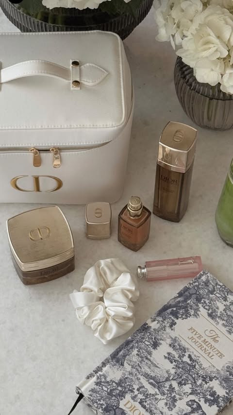 Instagram post by @claudiarkx for Bourjois Paris. Caption reads: [...] : 3ina / tone 512 • lacrimal : bourjois....