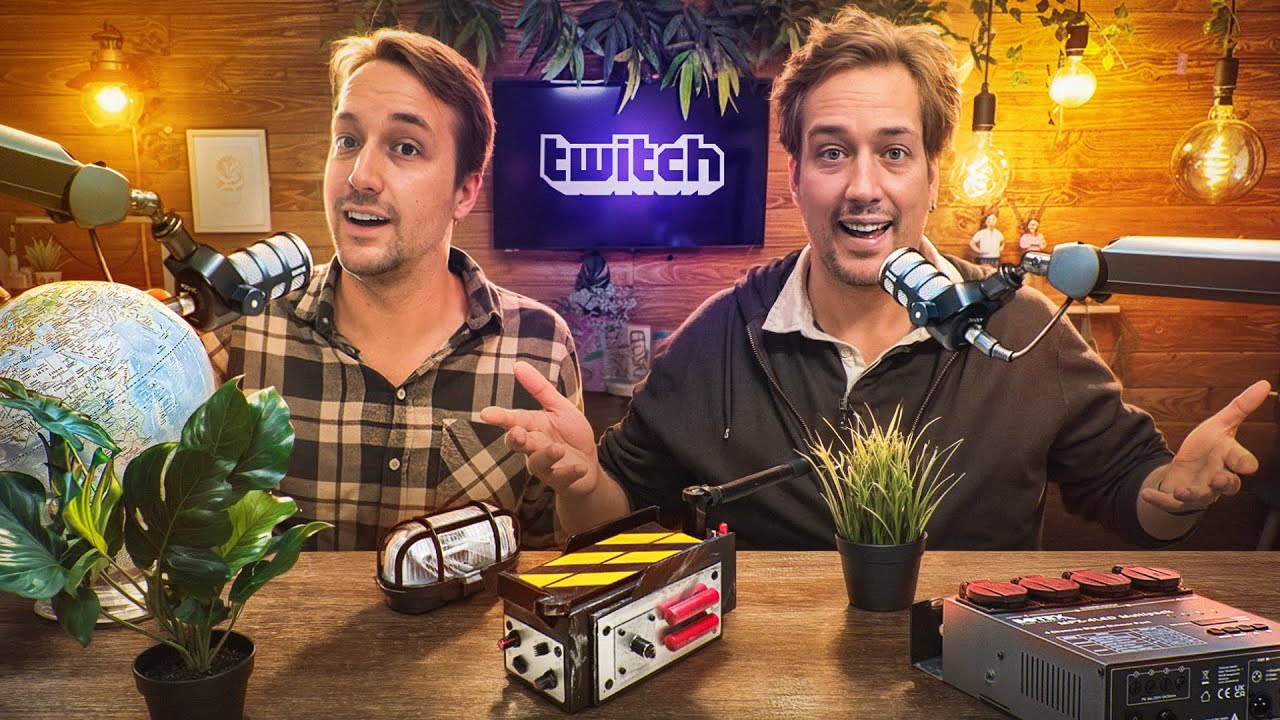 YouTube post by @lesfrerespoulain for Thingiverse. Caption reads: The studio is finished... It's INSANE!!.